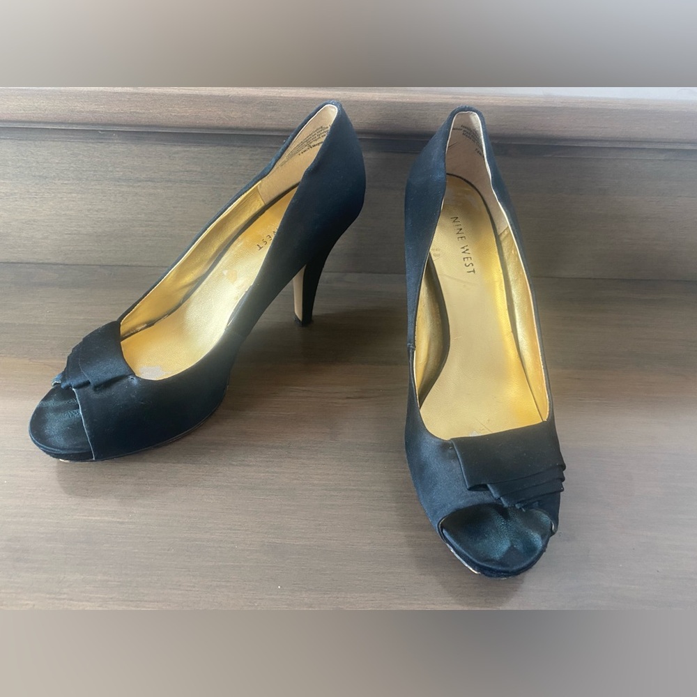🌞 3 for $15 Nine West Black Satin open Toe Heels/ woman’s size 7.5 👠